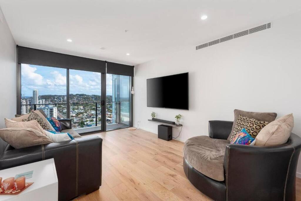 Luxury 3 Bedroom High Floor Ocean View *