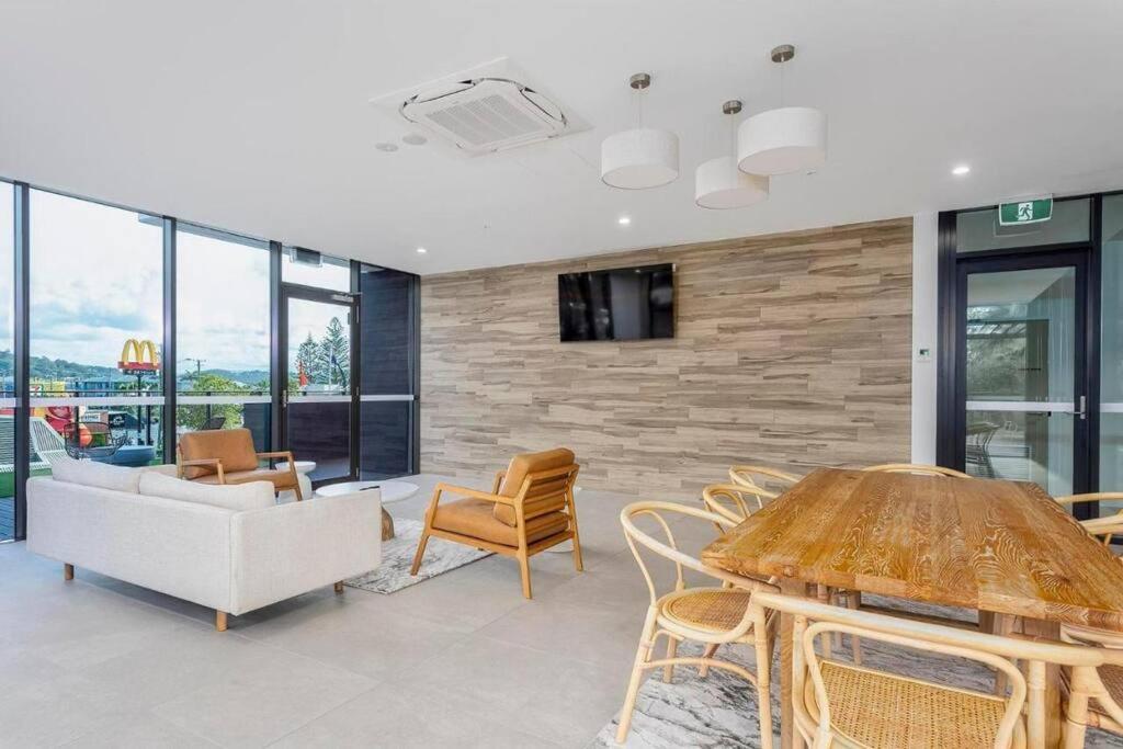 Luxury 3 Bedroom High Floor Ocean View Apartment