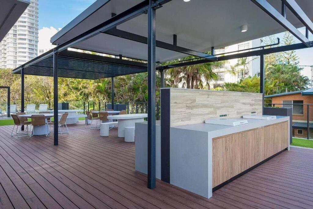 Luxury 3 Bedroom High Floor Ocean View Gold Coast