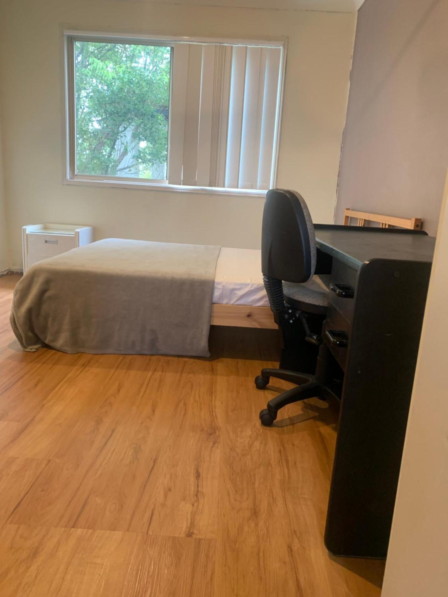 Sky Bnb Room With Own Bathroom *