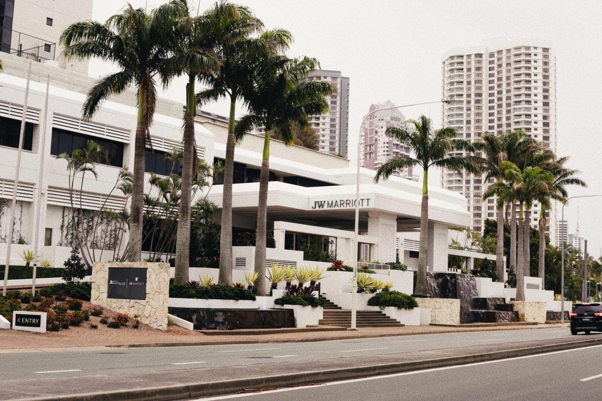 High Level Spacious Ocean View At Surfers * Gold Coast
