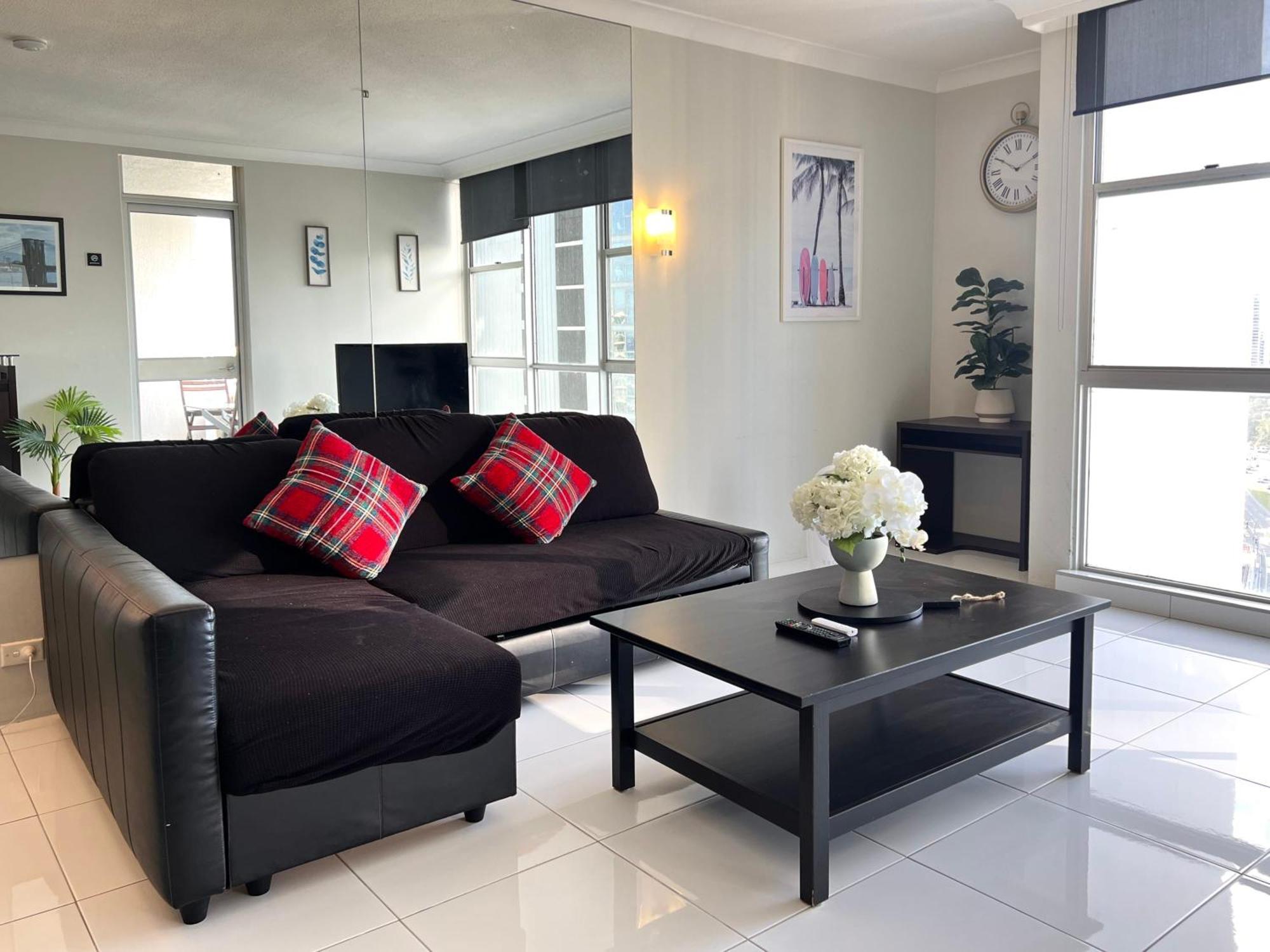 High Level Spacious Ocean View At Surfers Apartment Gold Coast