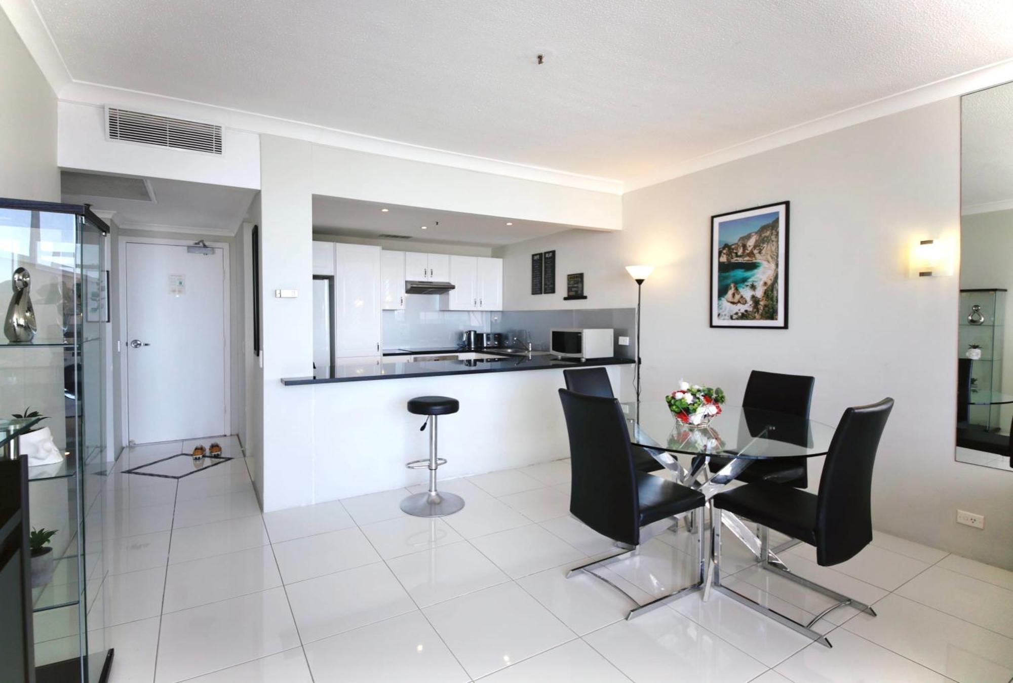 Apartment High Level Spacious Ocean View At Surfers *