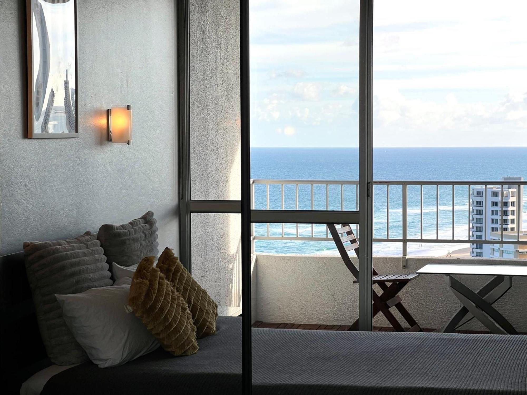 High Level Spacious Ocean View At Surfers