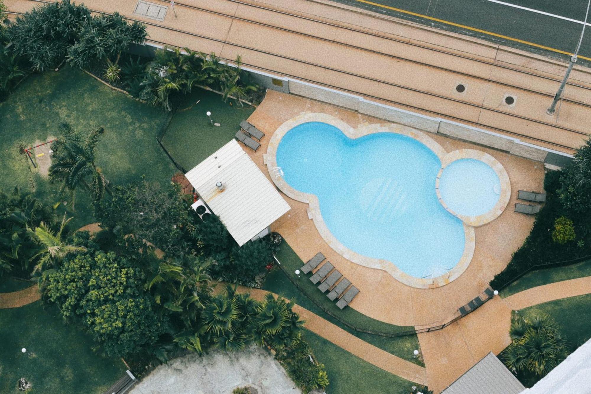 High Level Spacious Ocean View At Surfers *