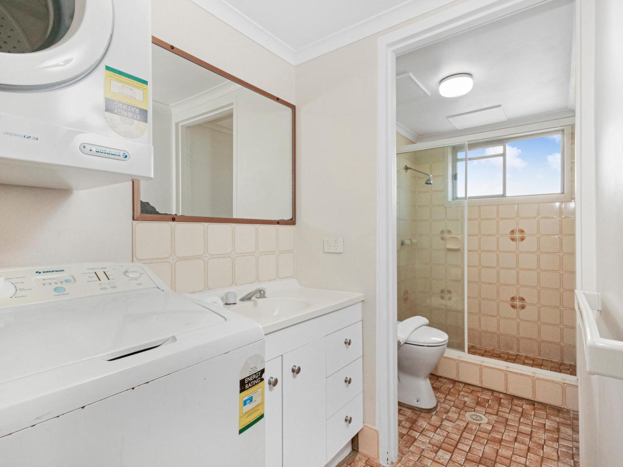 Apartment Superb 1 Bedroom Near The