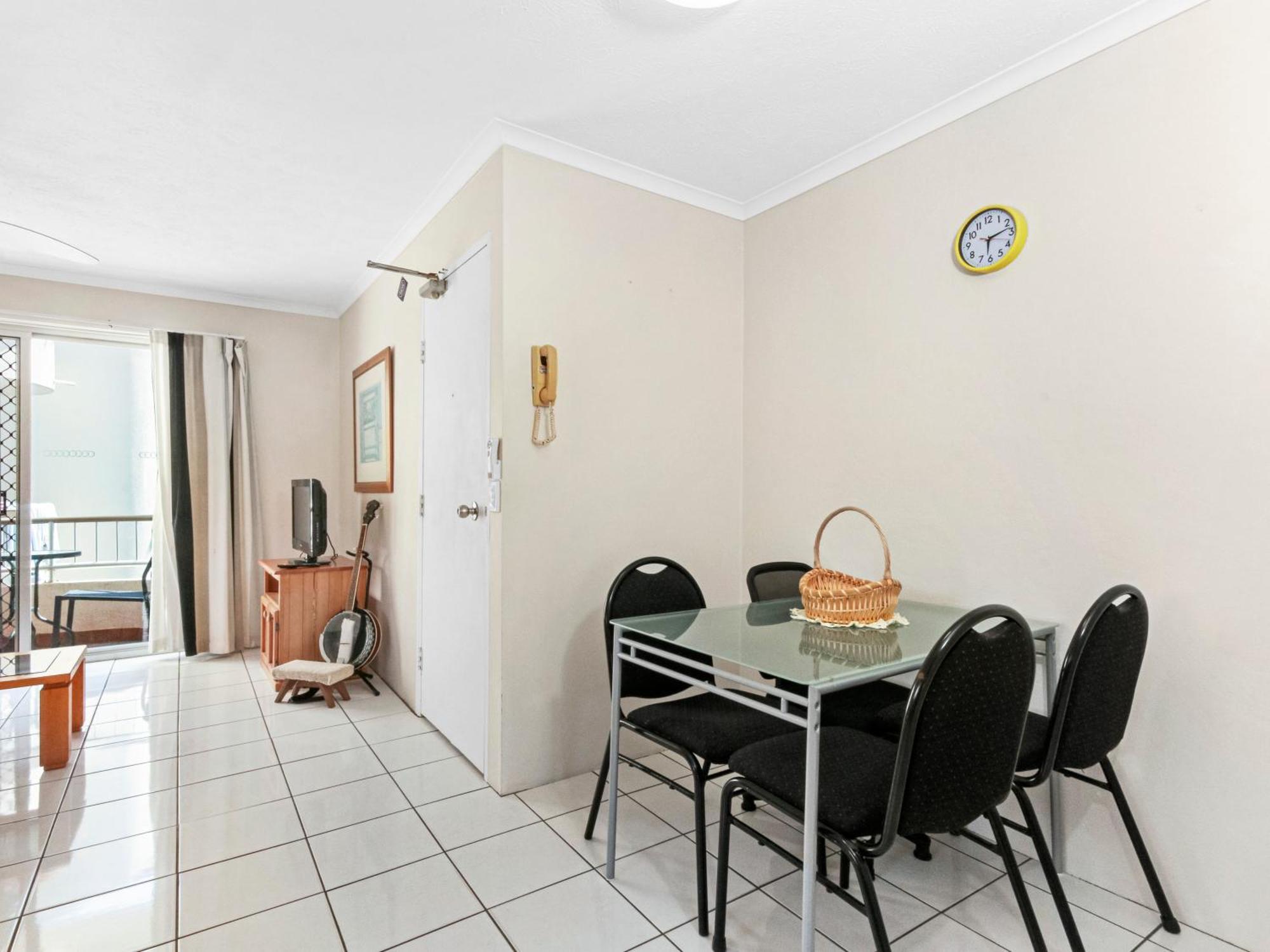 Apartment Superb 1 Bedroom Near The *
