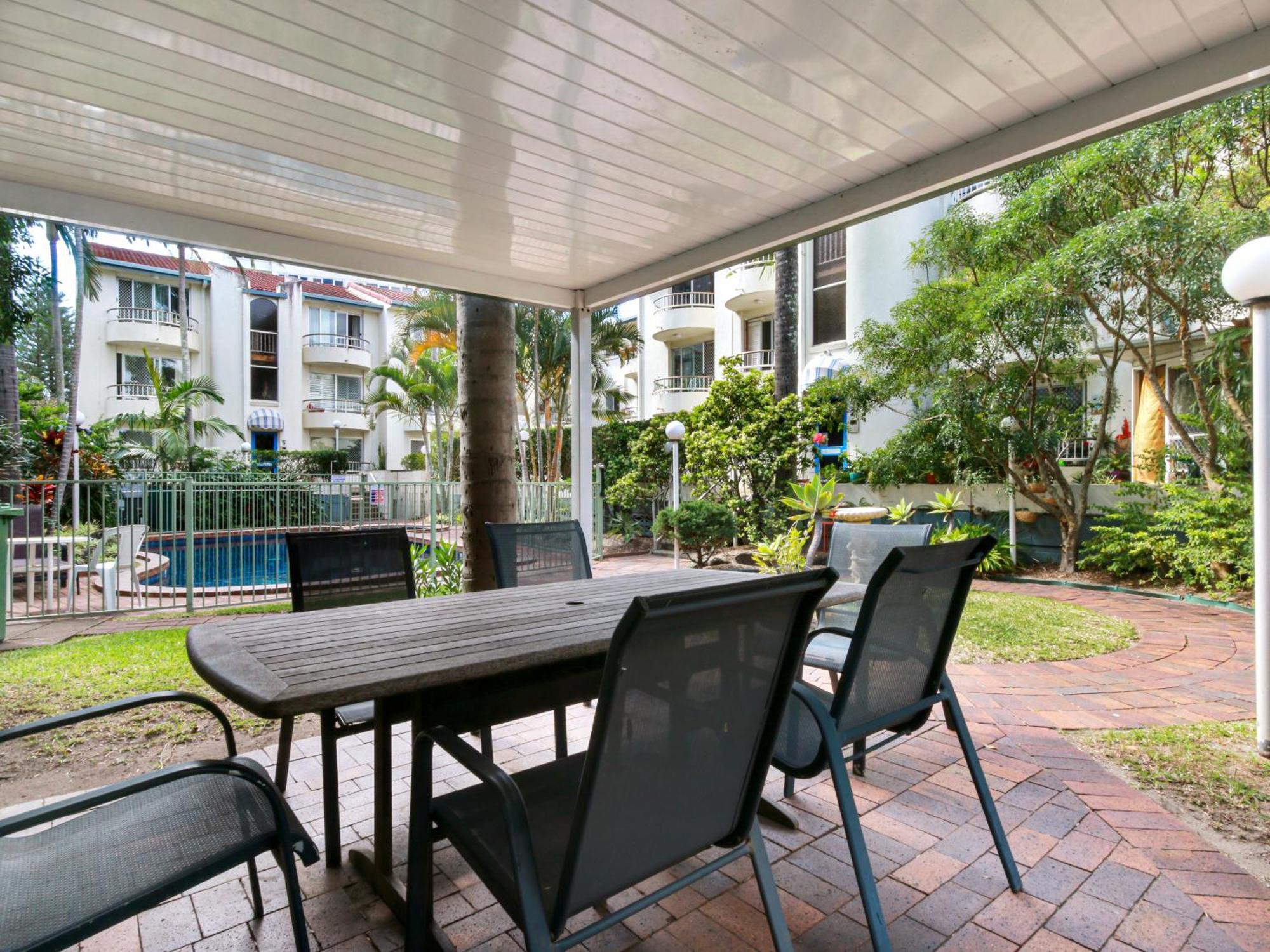 Apartment Superb 1 Bedroom Near The