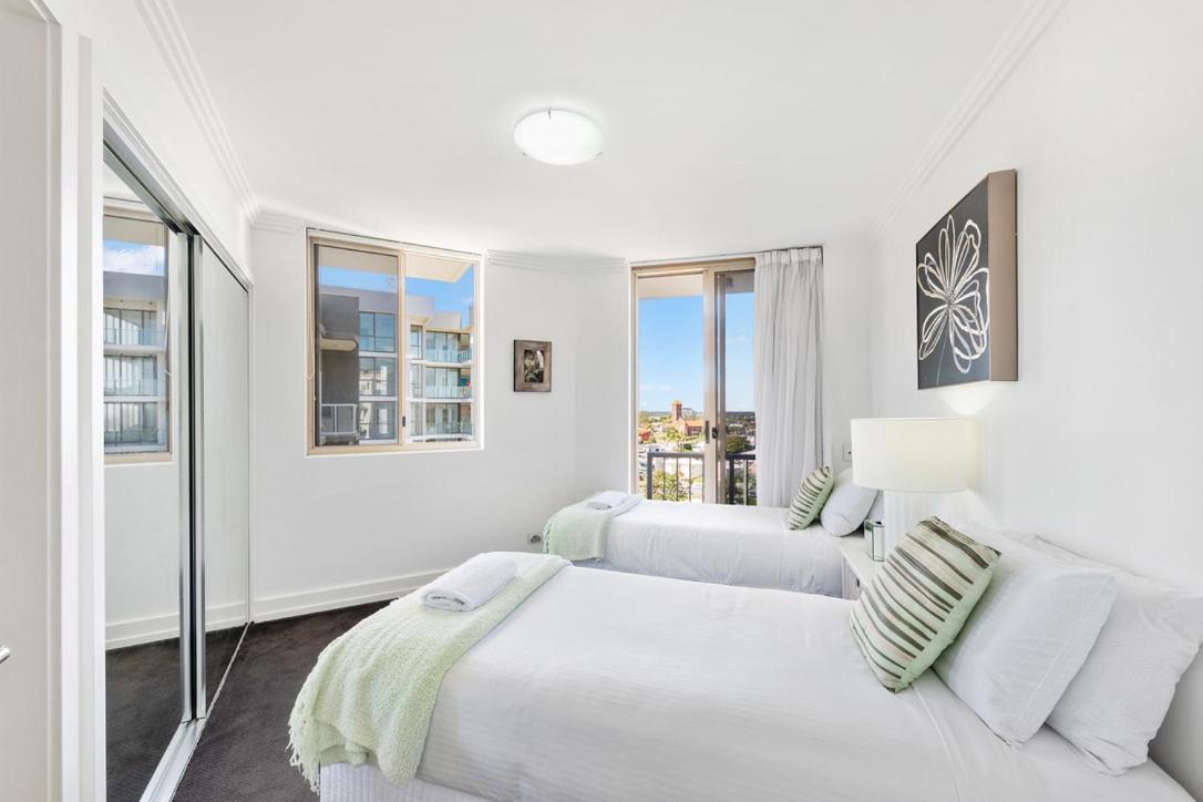 2 Bedroom Penthouse Kirra Point No.19 *