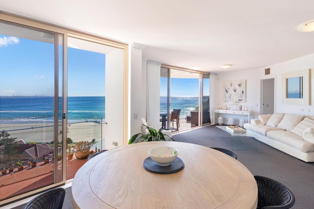 Apartment 2 Bedroom Penthouse Kirra Point No.19 *
