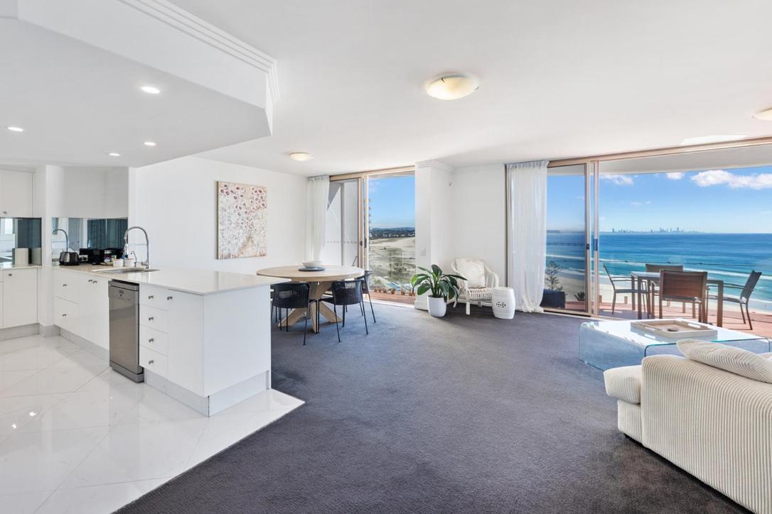 Apartment 2 Bedroom Penthouse Kirra Point No.19 *