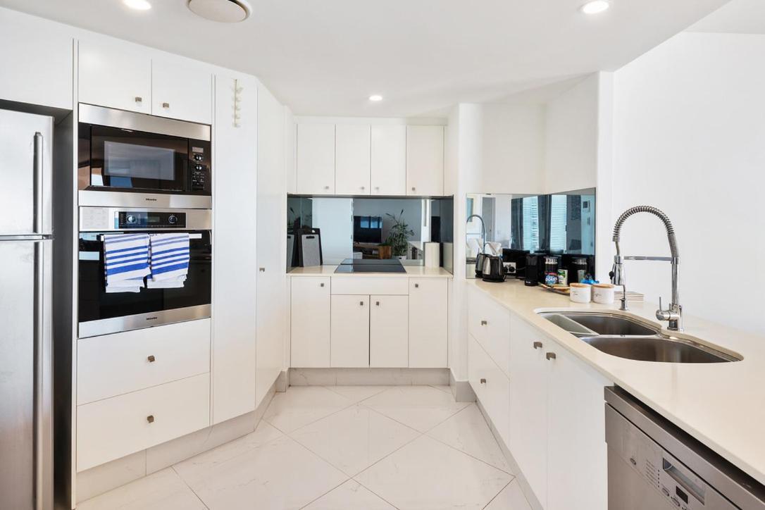 Apartment 2 Bedroom Penthouse Kirra Point No.19