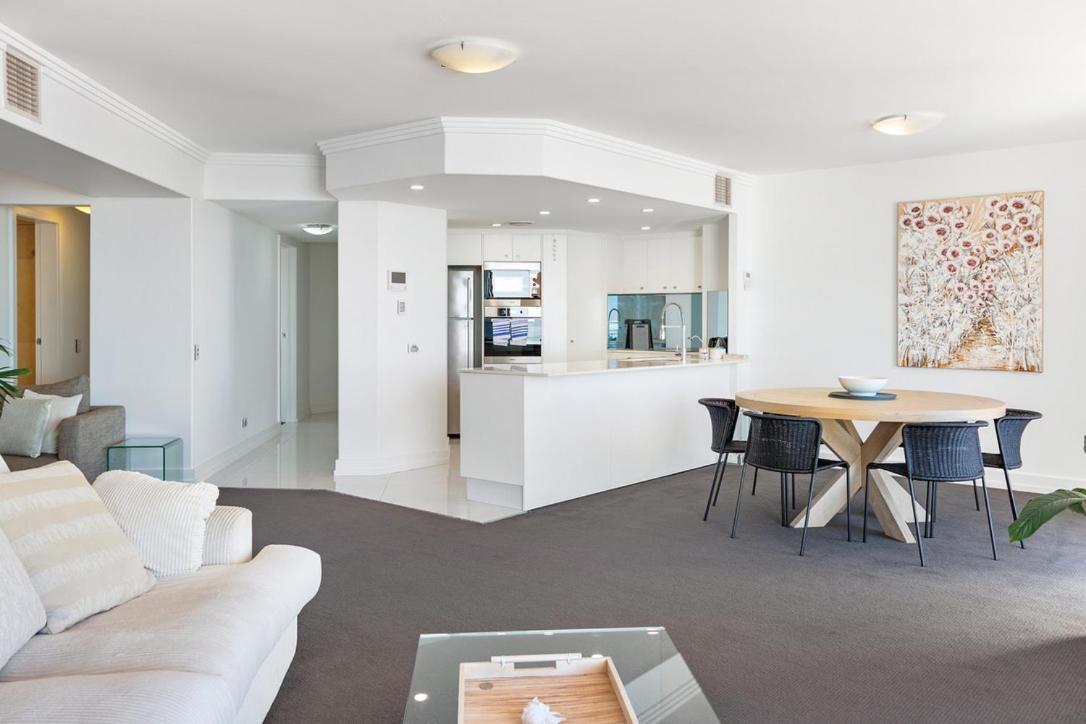 2 Bedroom Penthouse Kirra Point No.19 Apartment *