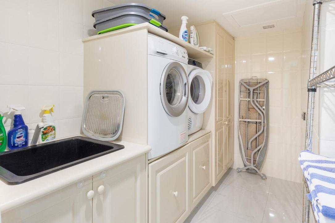 2 Bedroom Penthouse Kirra Point No.19 *