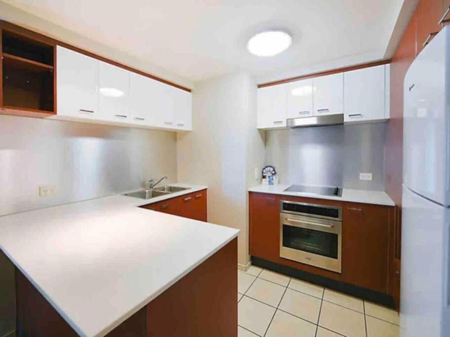 Coastal Charm At Chevron Towers
