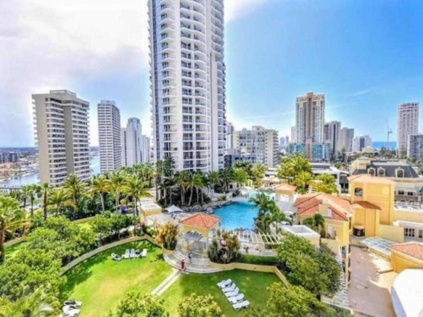 Coastal Charm At Chevron Towers