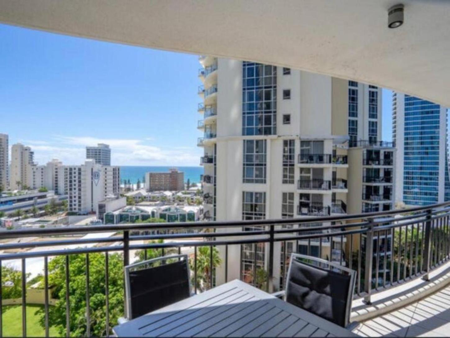 Coastal Charm At Chevron Towers Apartment Gold Coast