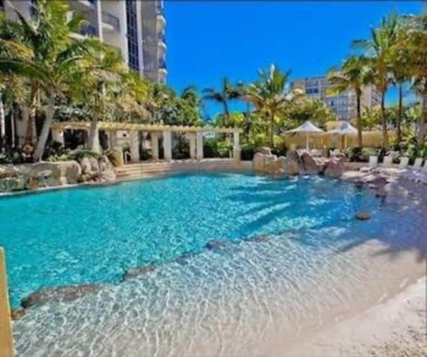 Coastal Charm At Chevron Towers *