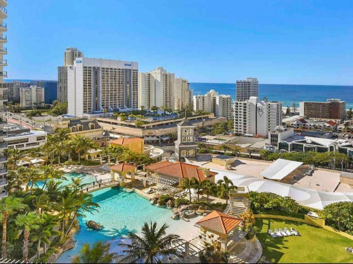 Coastal Charm At Chevron Towers