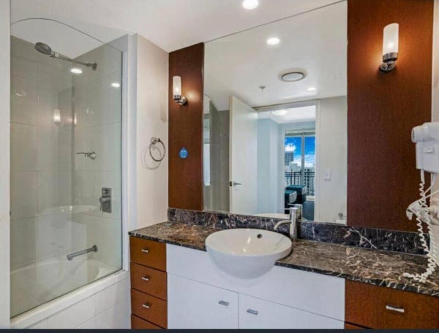 Coastal Charm At Chevron Towers *