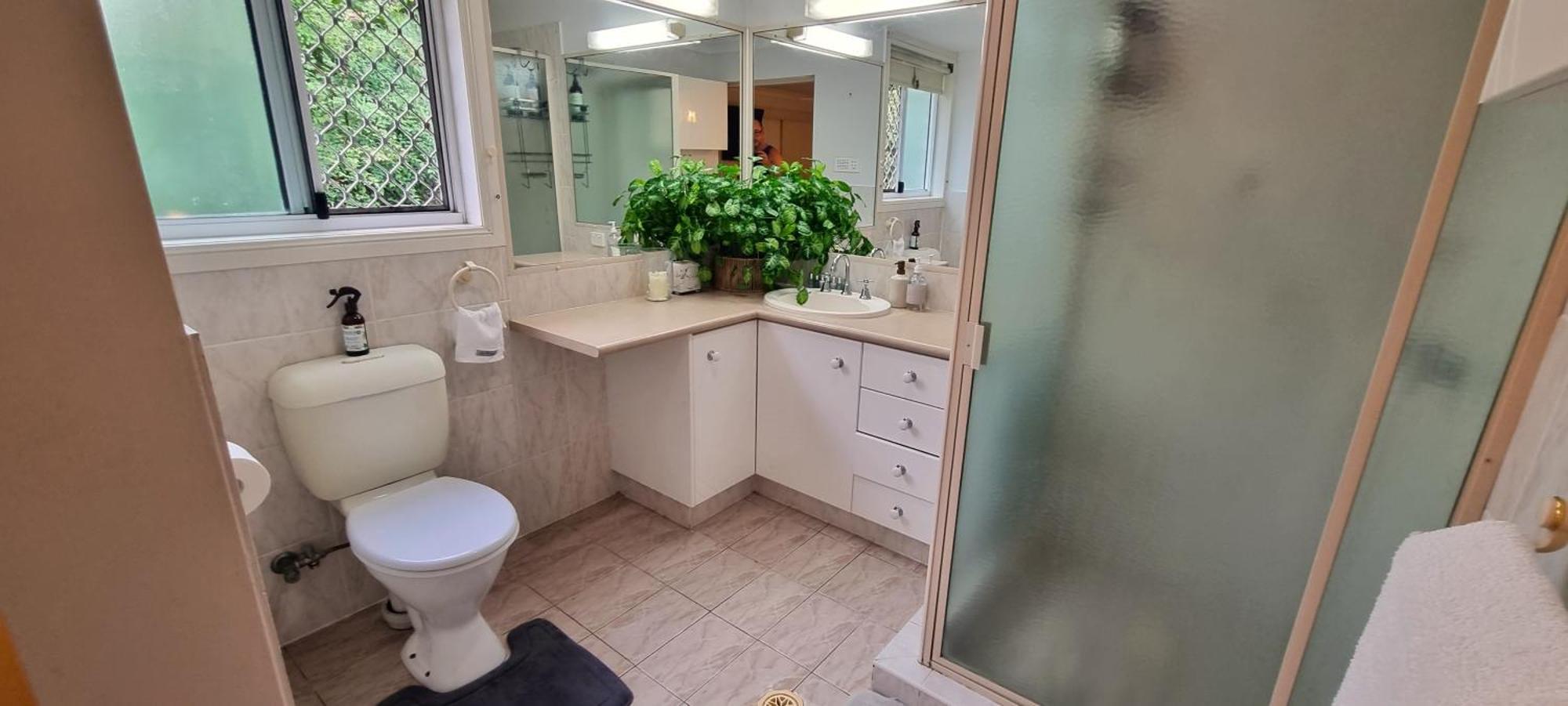 Holiday home 6 Bedroom House With Pool Gold Coast