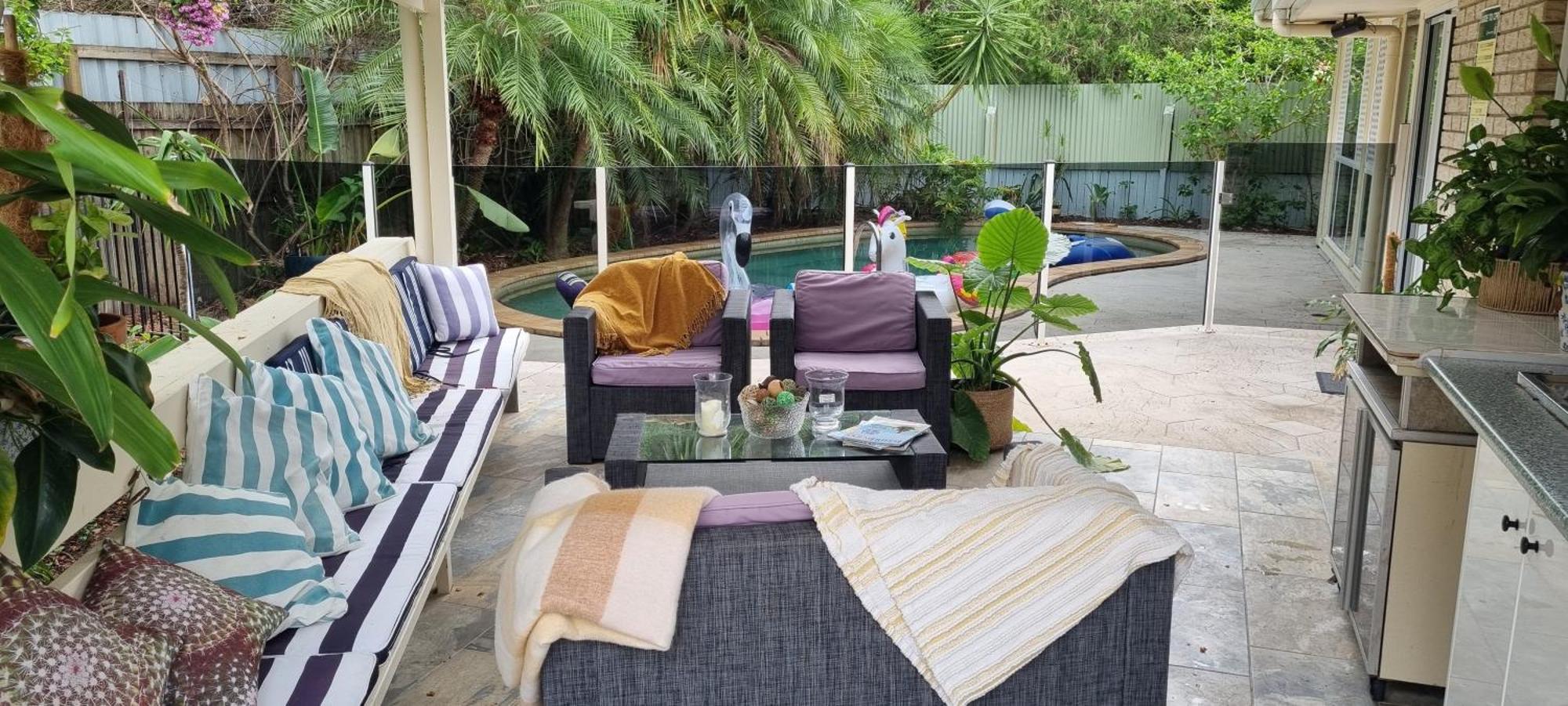 6 Bedroom House With Pool Holiday home