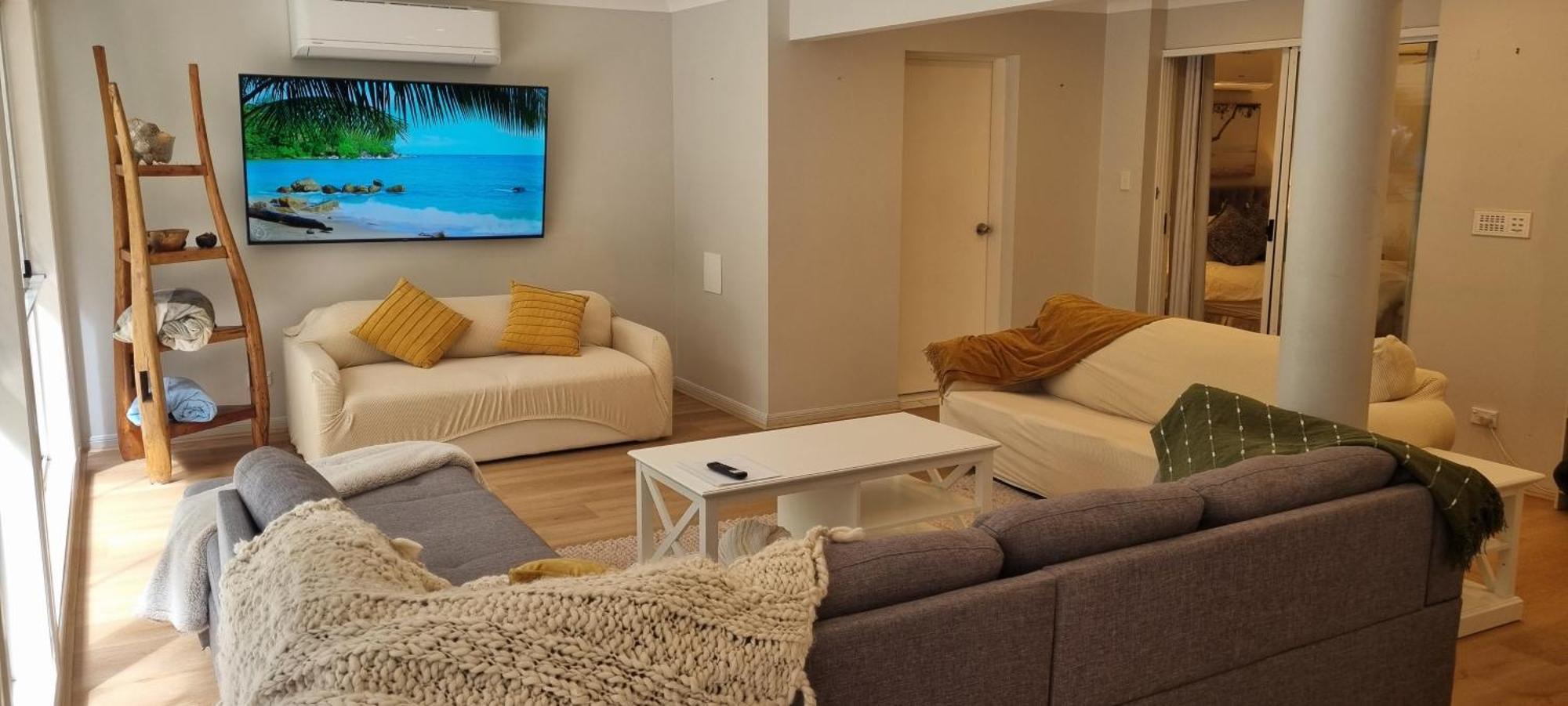 Holiday home 6 Bedroom House With Pool Gold Coast