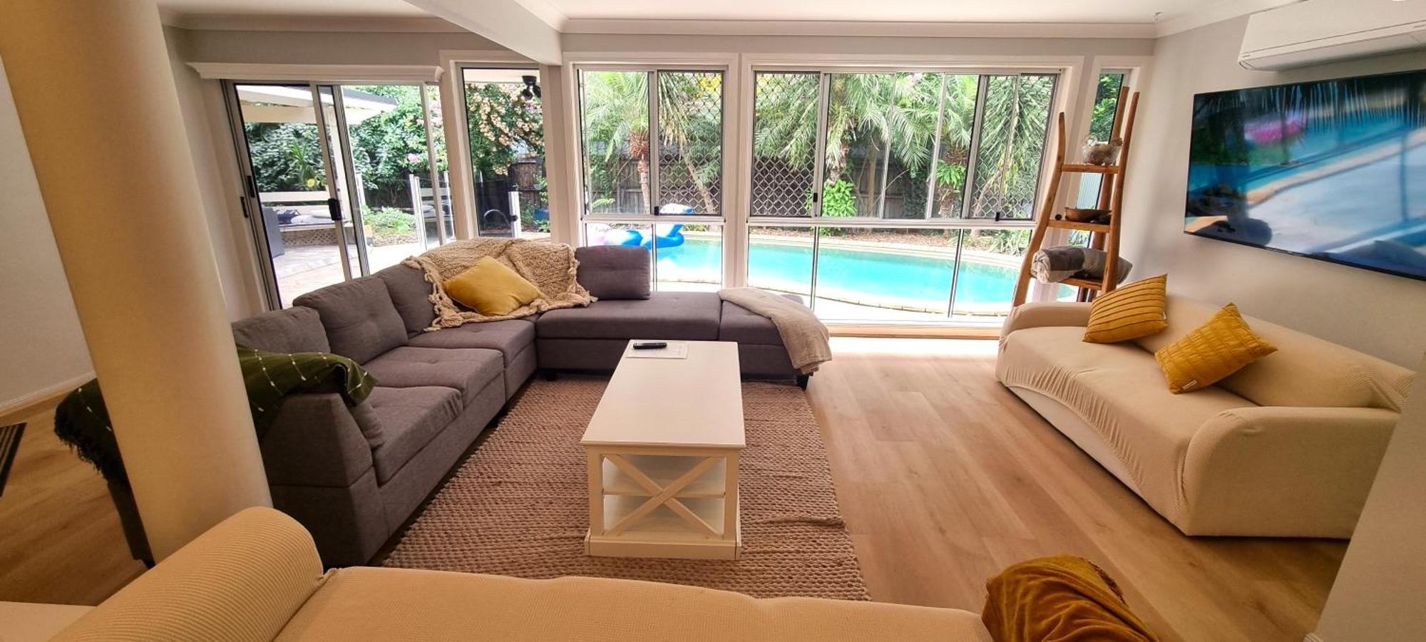 6 Bedroom House With Pool * Gold Coast