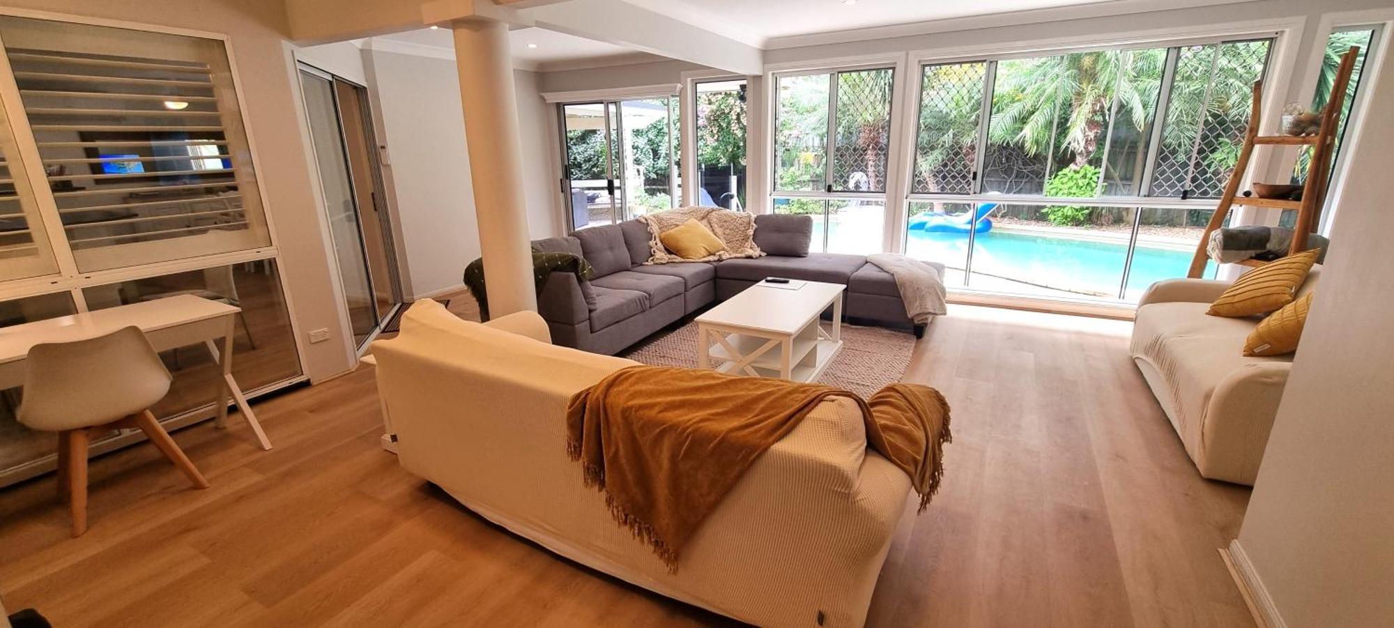 6 Bedroom House With Pool Holiday home