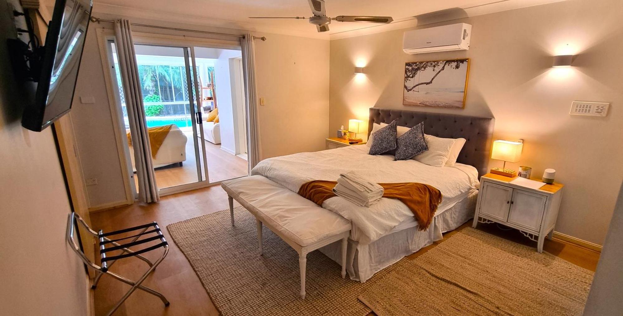 6 Bedroom House With Pool Holiday home