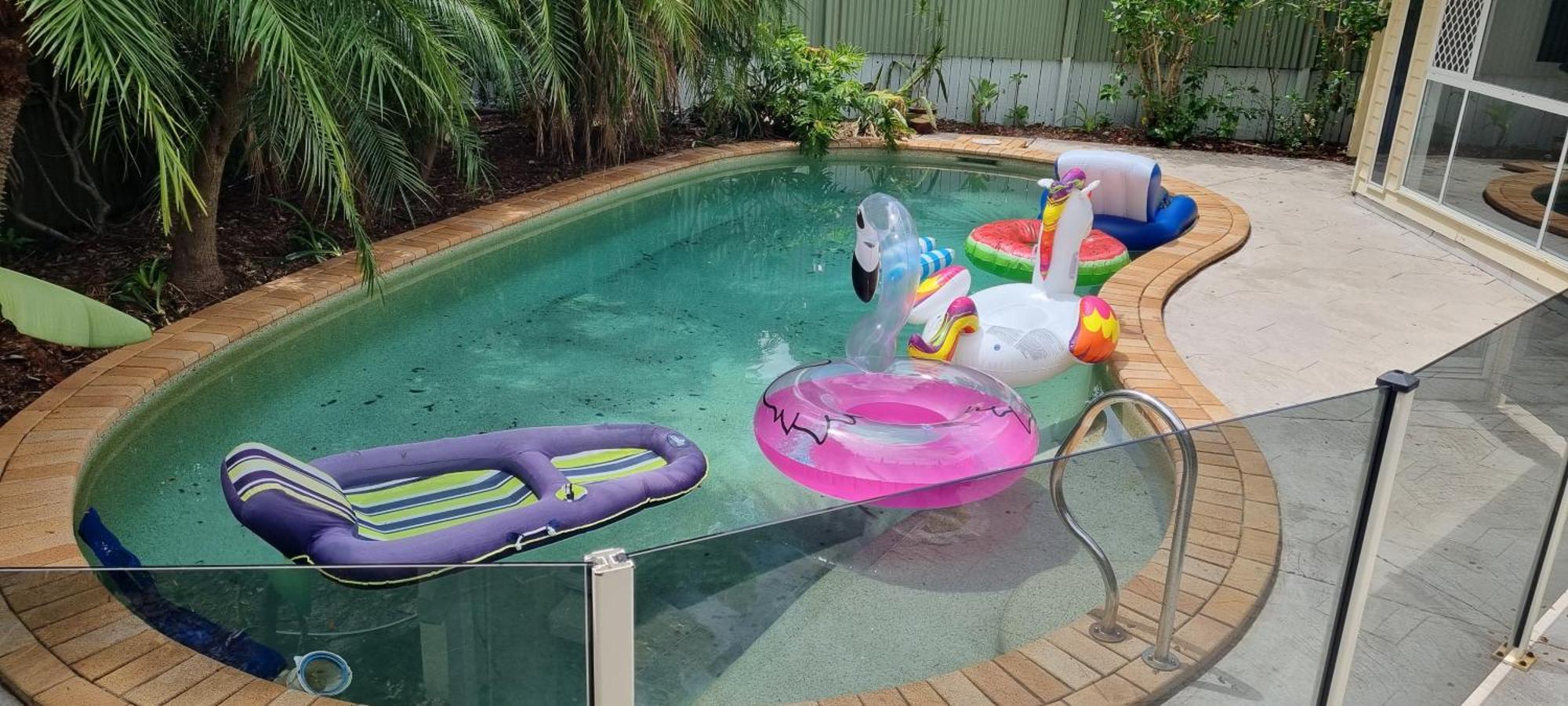 6 Bedroom House With Pool Holiday home *