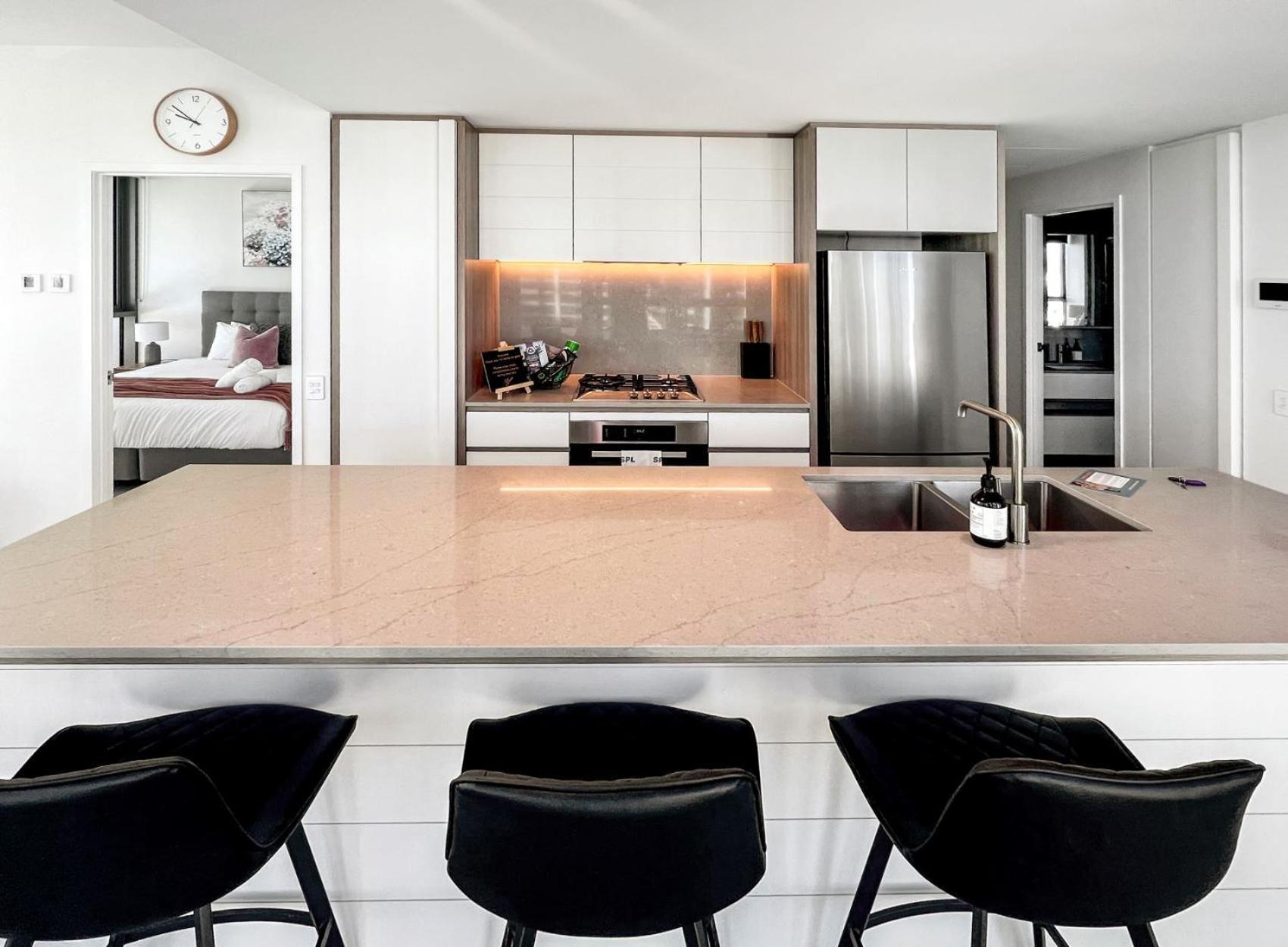 Signature Amazing Ocean Views Lvl 14 Unit 7 Gold Coast