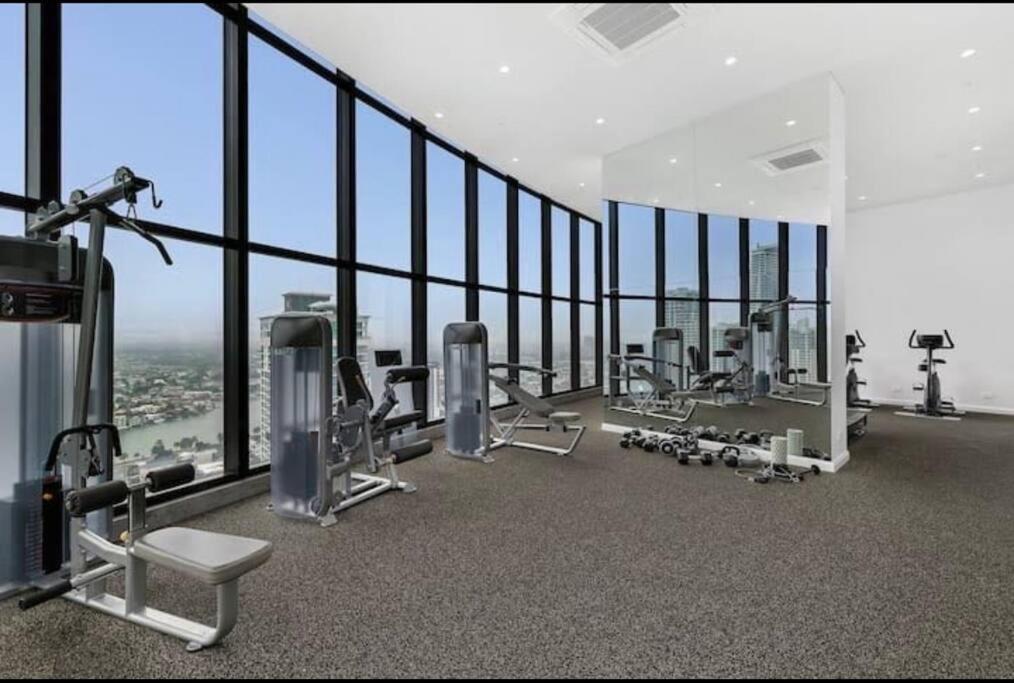 Apartment Lovely Beachfront 2b In The Heart Of Surfers Gold Coast