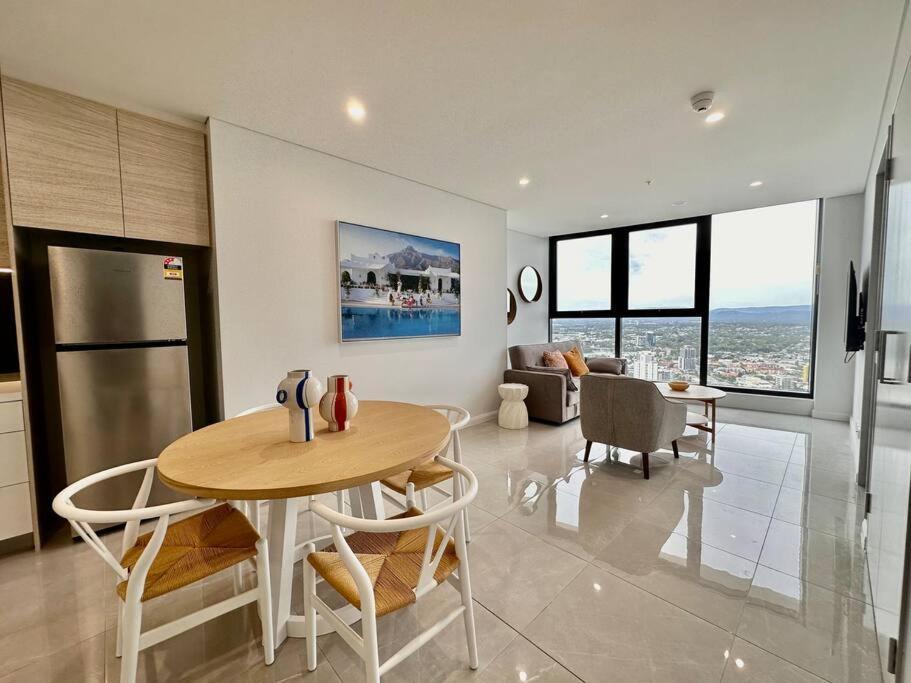 Lovely Beachfront 2b In The Heart Of Surfers *
