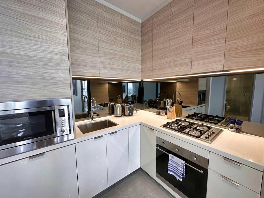 Apartment Lovely Beachfront 2b In The Heart Of Surfers *