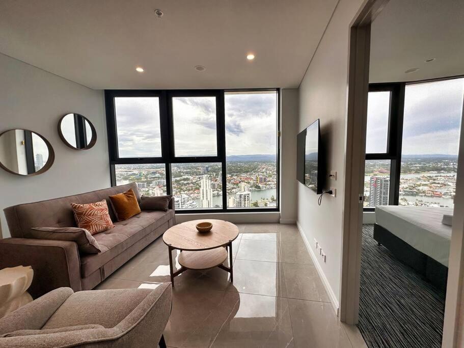 Lovely Beachfront 2b In The Heart Of Surfers * Gold Coast