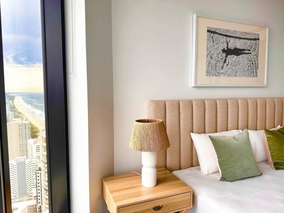 Lovely Beachfront 2b In The Heart Of Surfers Apartment *