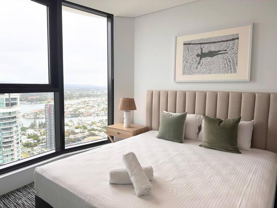Apartment Lovely Beachfront 2b In The Heart Of Surfers Gold Coast