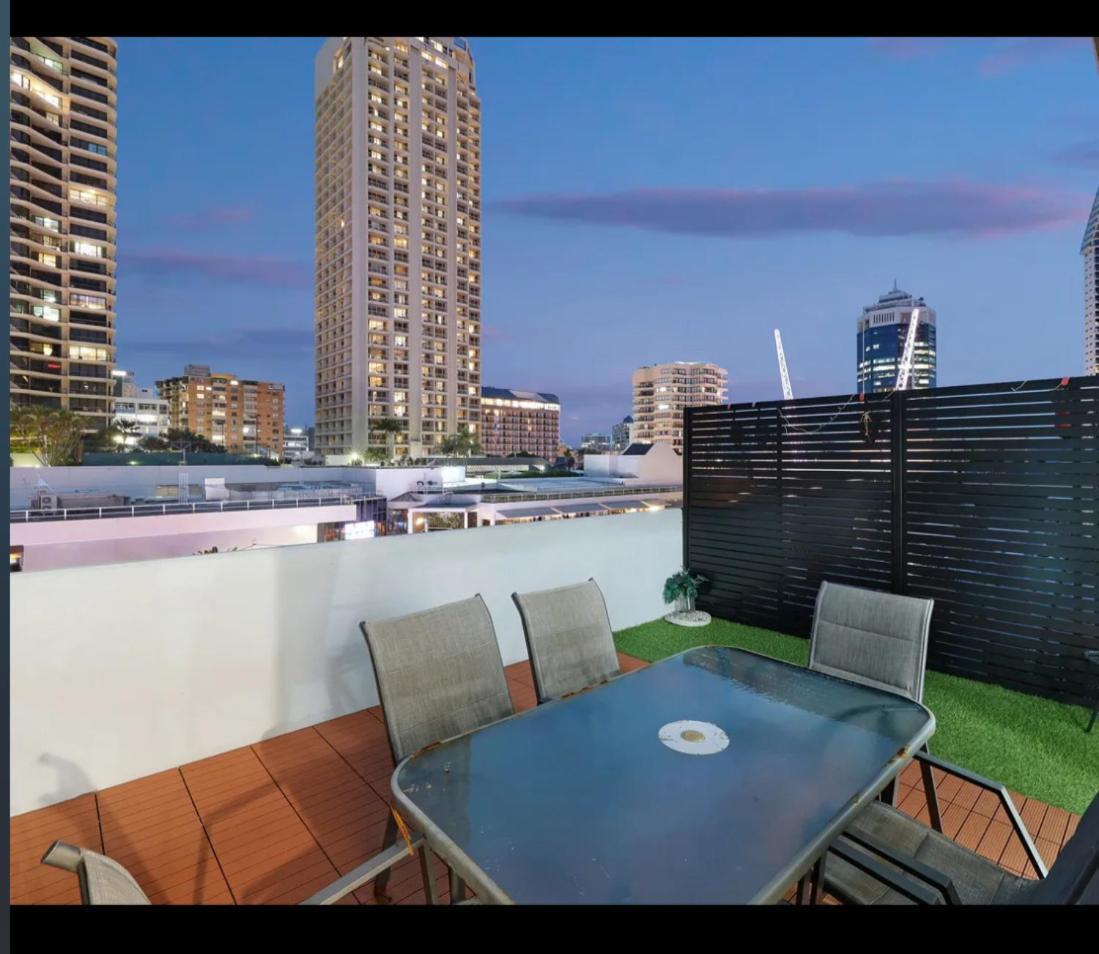 Surfers Paradise Apartment