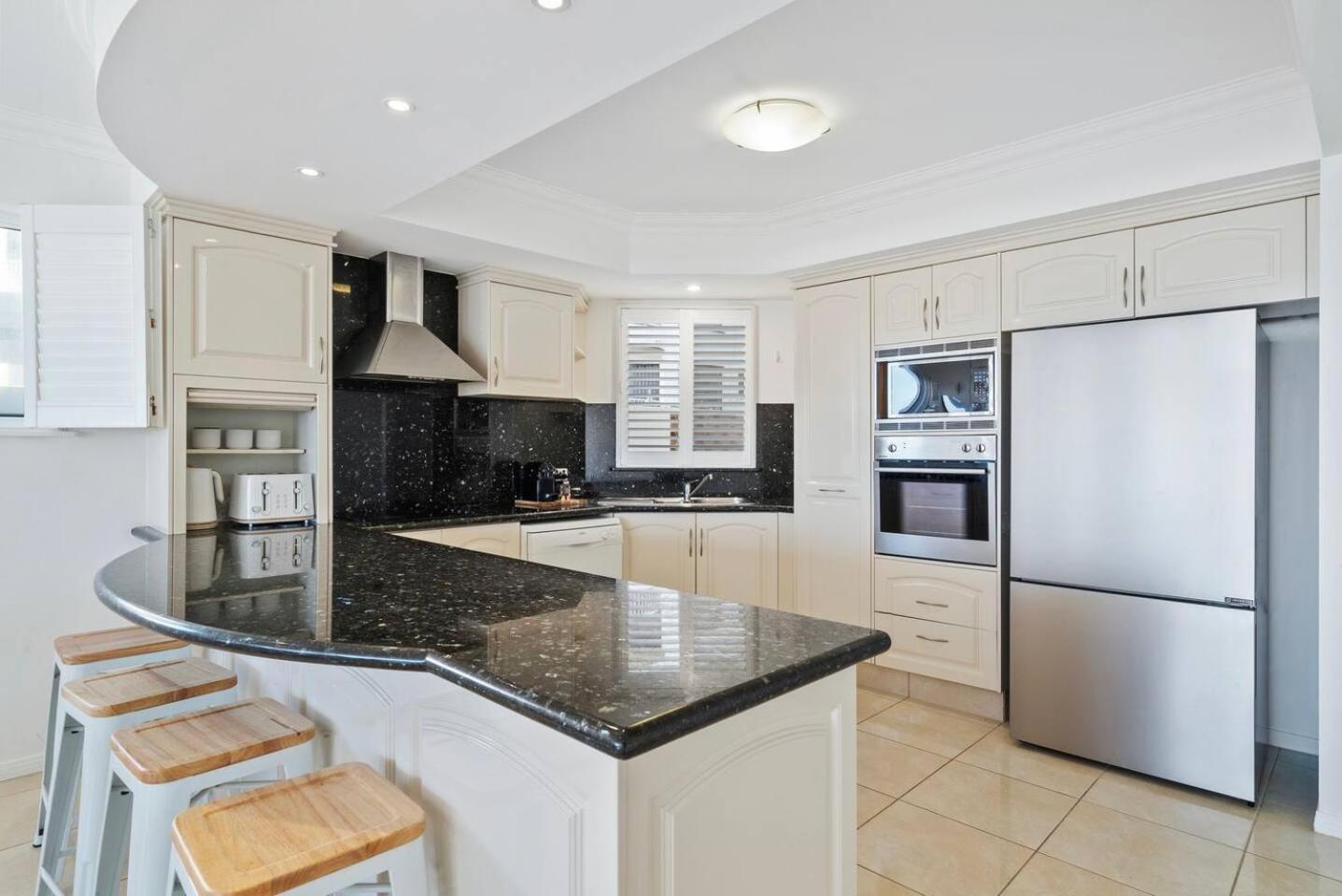 Paros On The - Absolute Waterfront Living Apartment Gold Coast