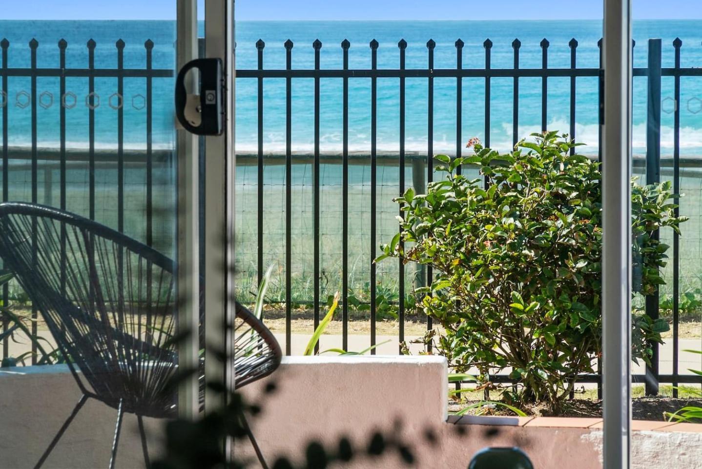 Paros On The - Absolute Waterfront Living Apartment Gold Coast
