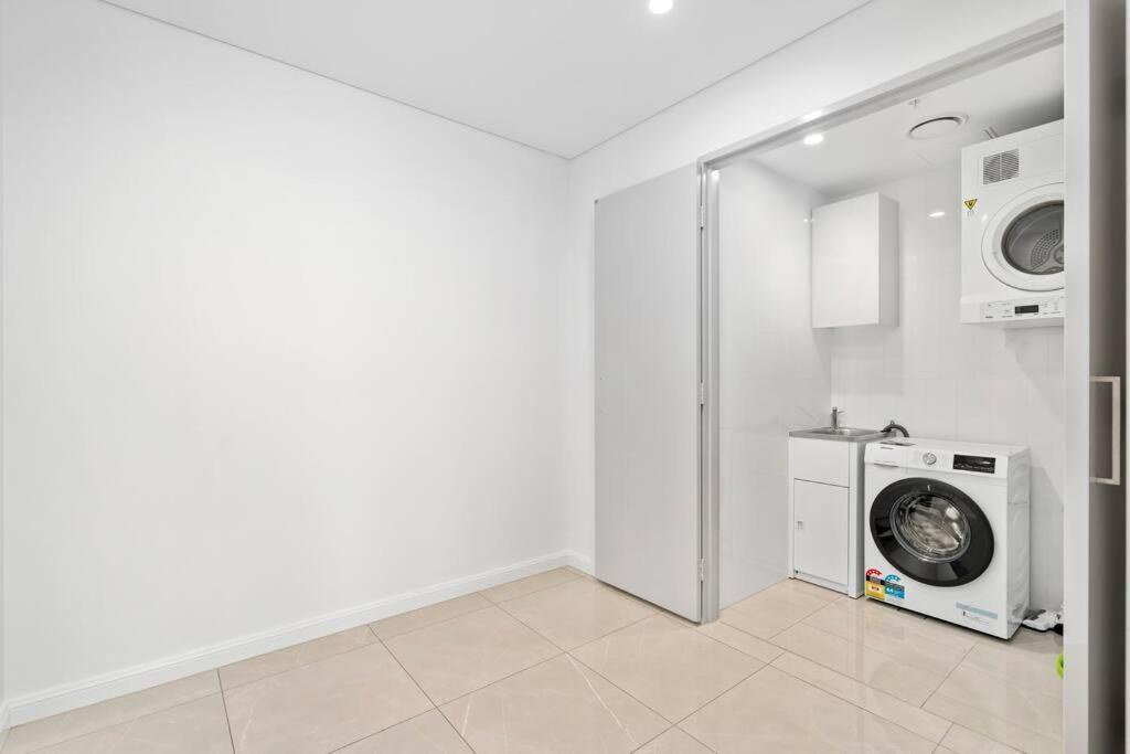Ocean View 3bed In Surfers Apartment
