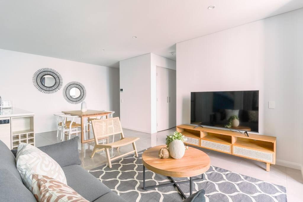 Apartment Absolute Oceanview Beachfront 2br Gold Coast