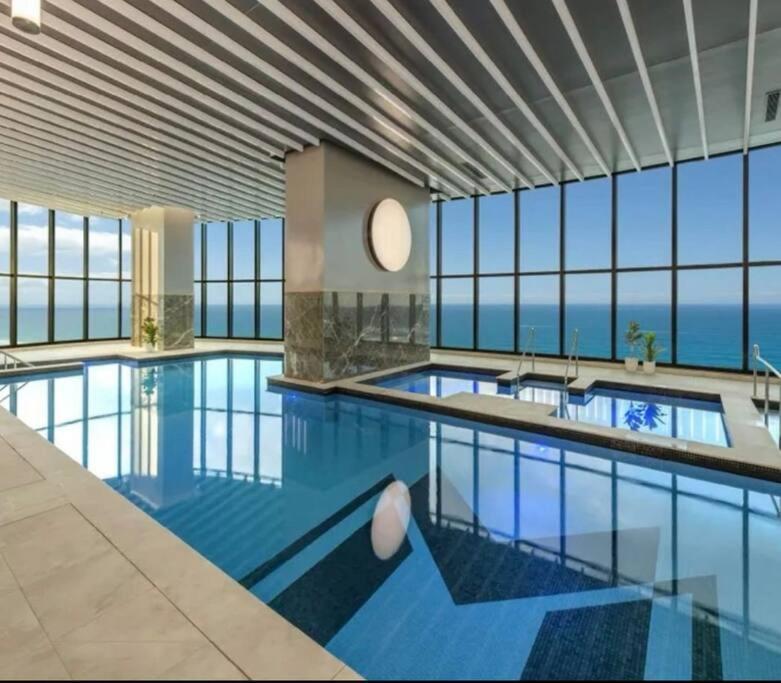 Apartment Absolute Oceanview Beachfront 2br