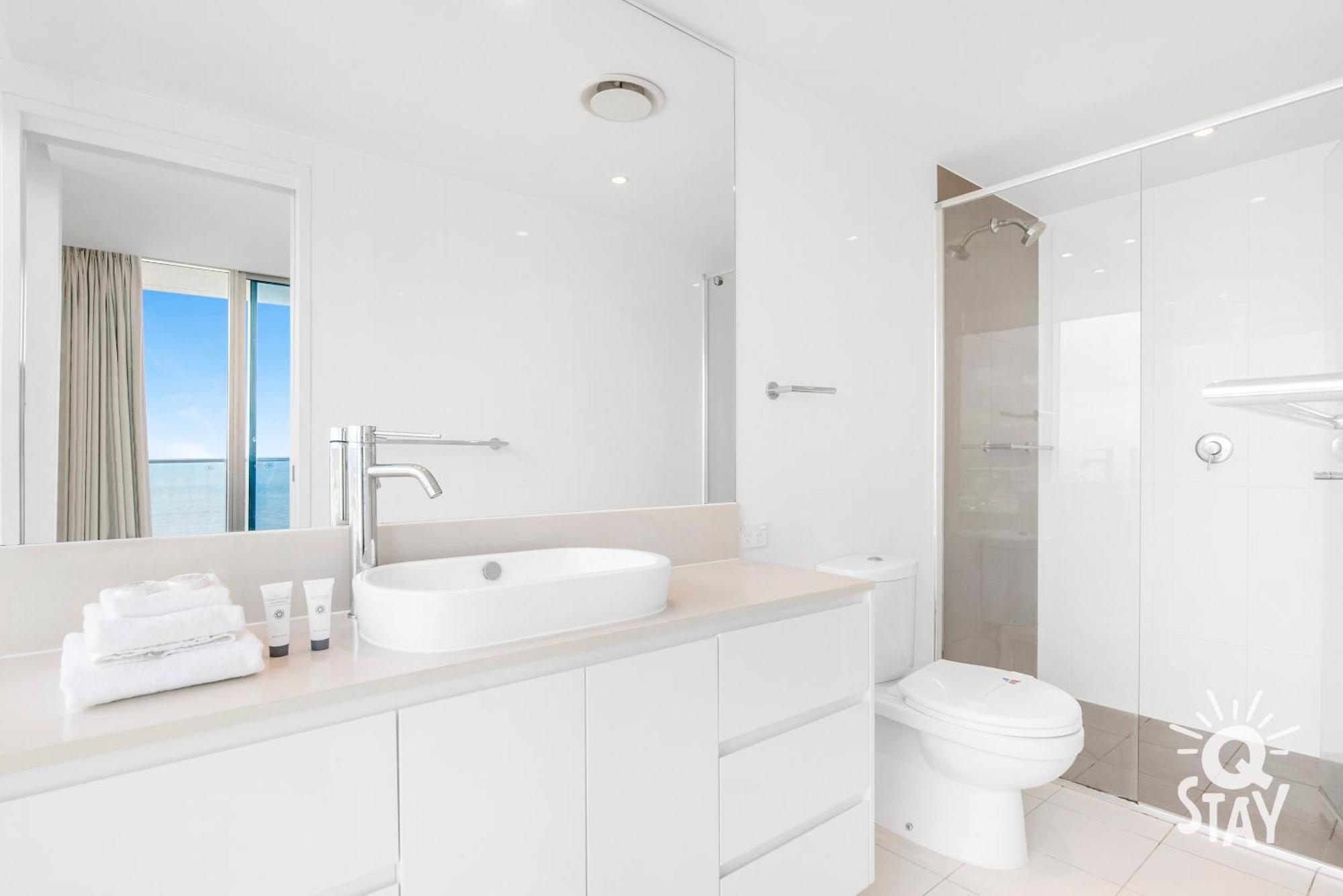 3 Bedroom Ocean Views On Level 29 At The H'residences - Q * Gold Coast