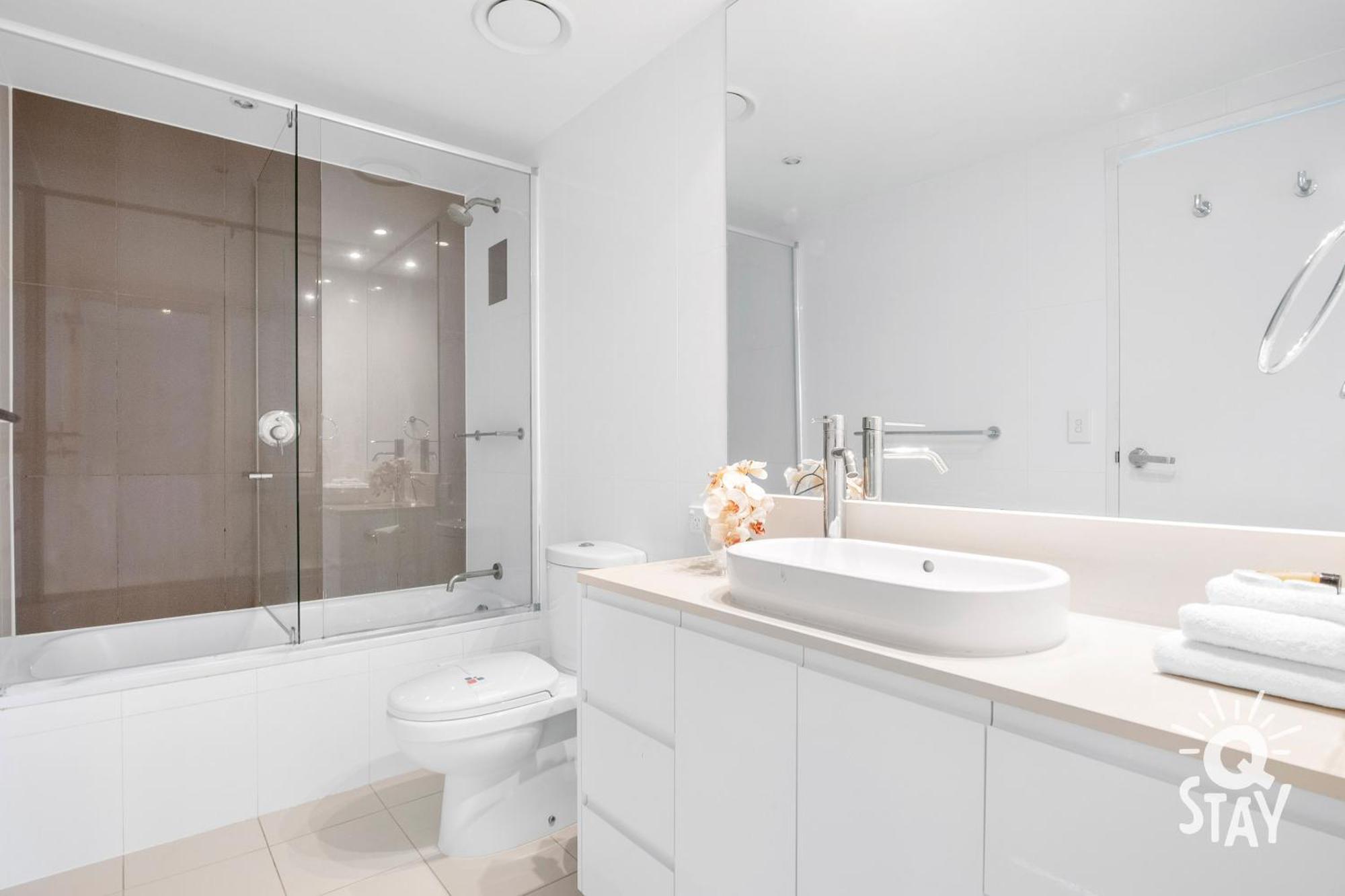 Apartment 3 Bedroom Ocean Views On Level 29 At The H'residences - Q Gold Coast