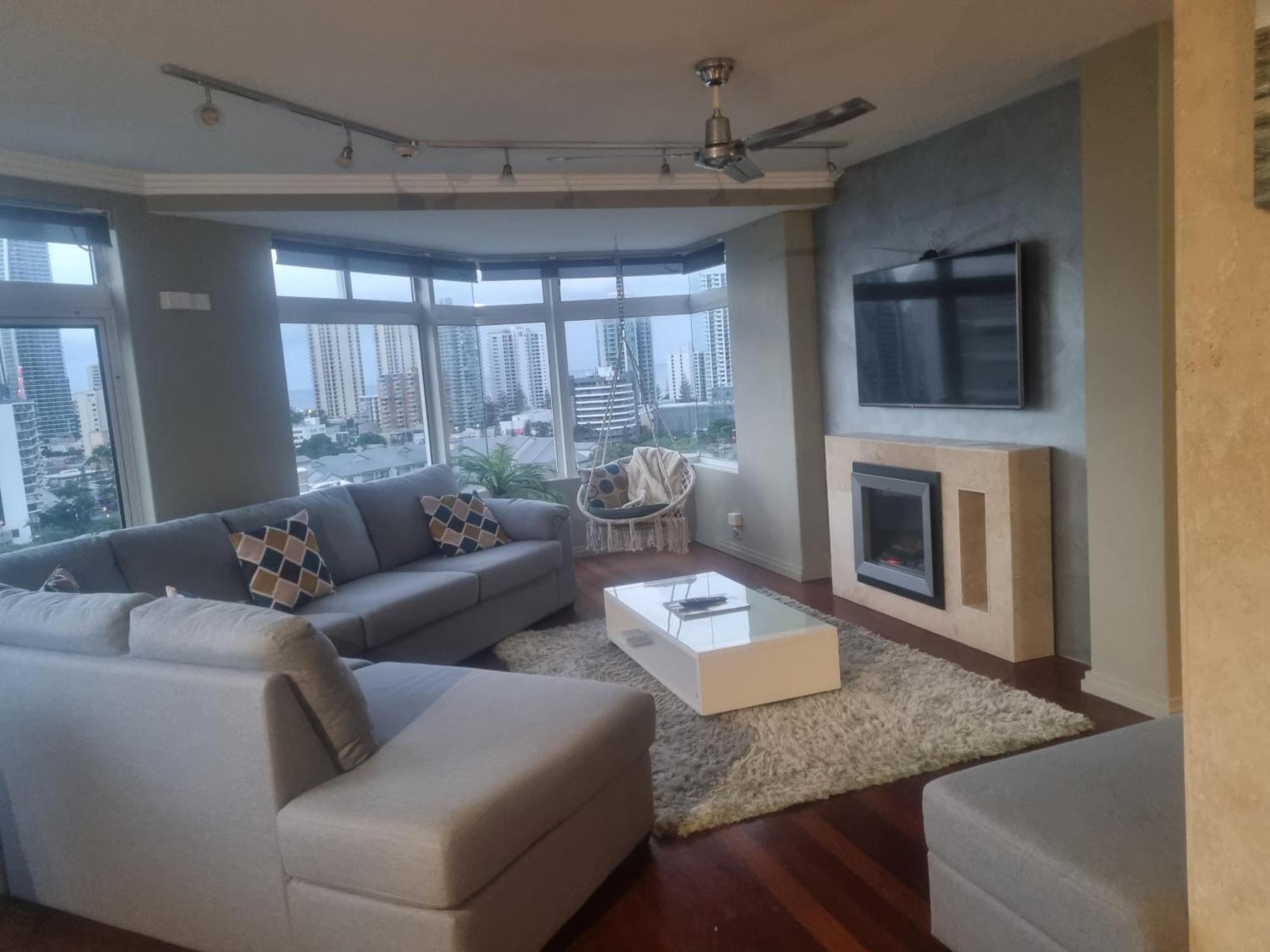 Superior Penthouse In Surfers Paradise On The *