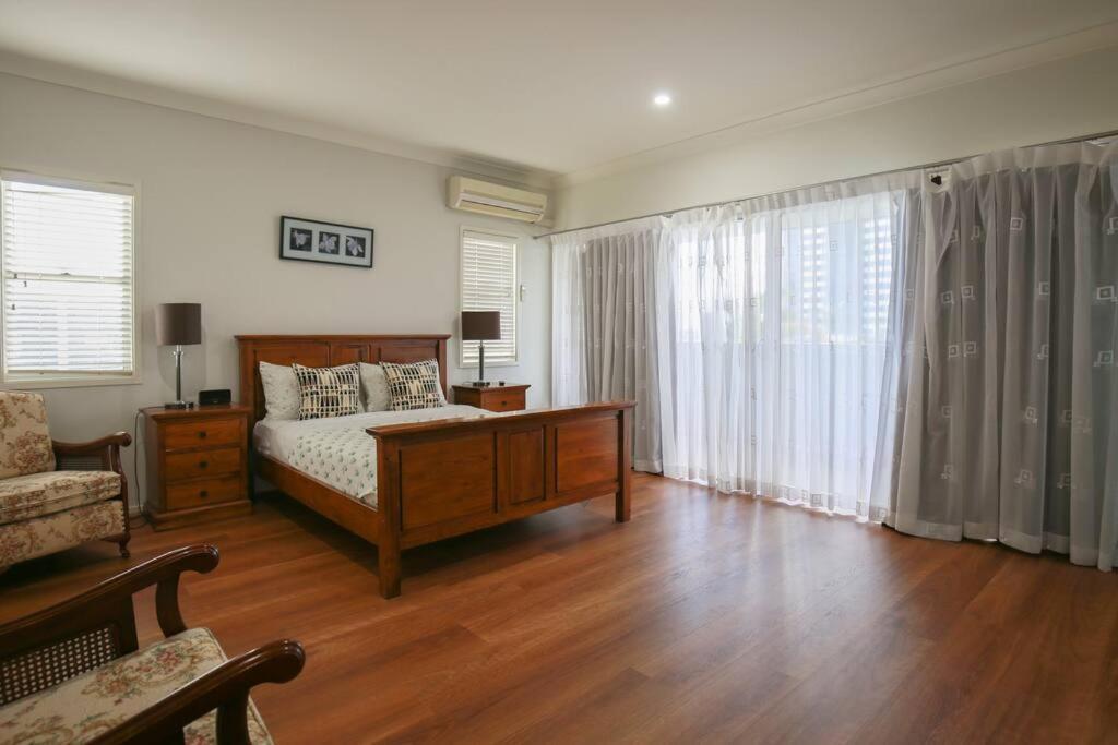 The Palm In Heart Of Surfers Paradise Holiday home Gold Coast