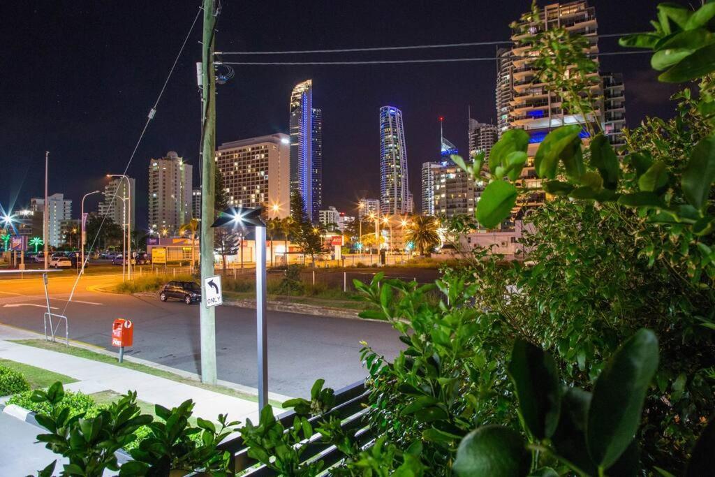 Holiday home The Palm In Heart Of Surfers Paradise