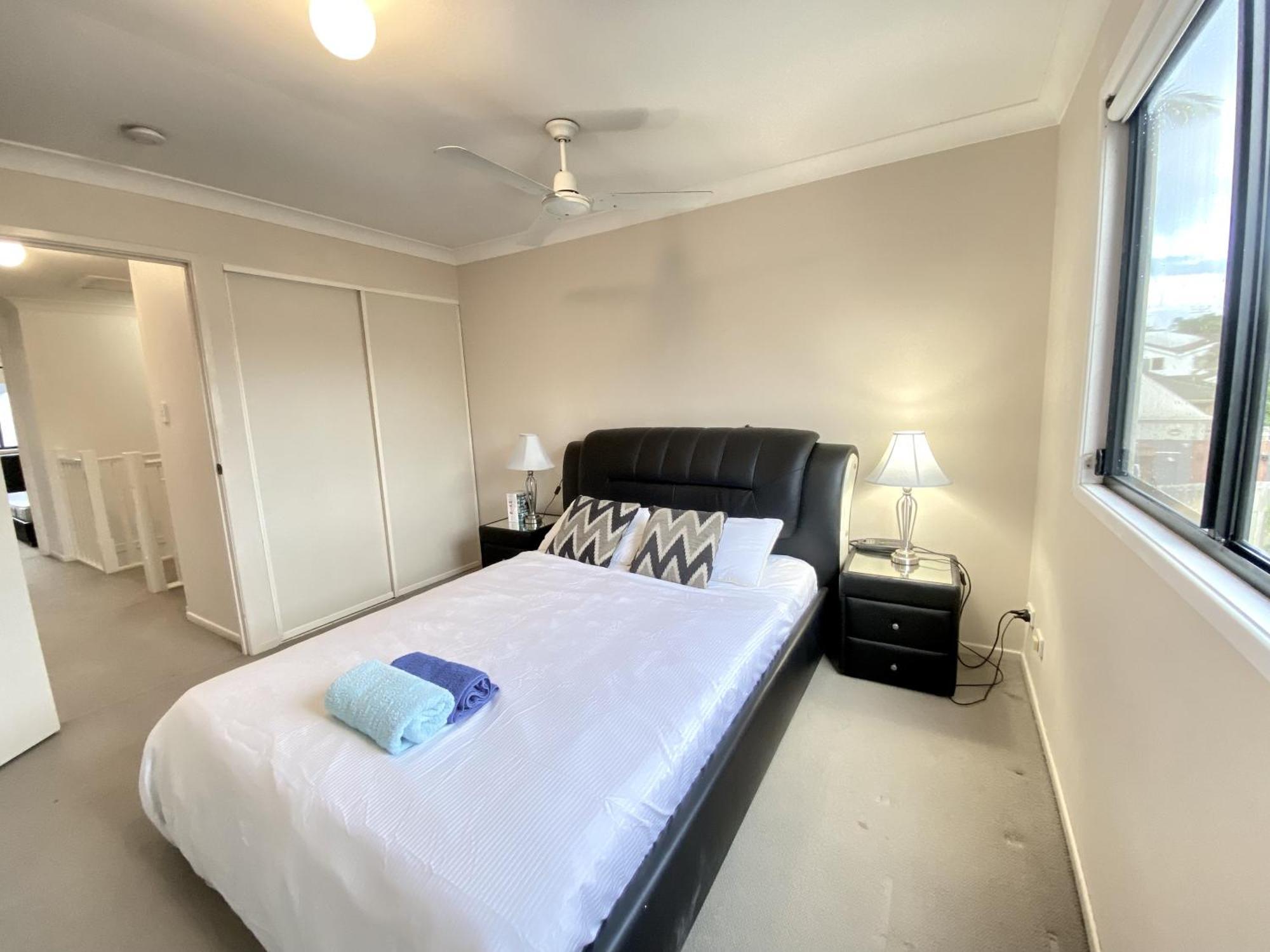 Cosy In Southport, Short Walk To Tram Stop Homestay *